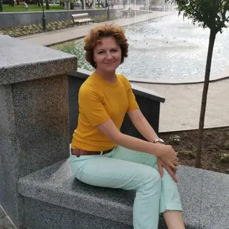 photo of Svetlana. Link to photoalboum of Svetlana