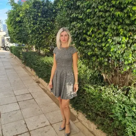 Tanya, 43