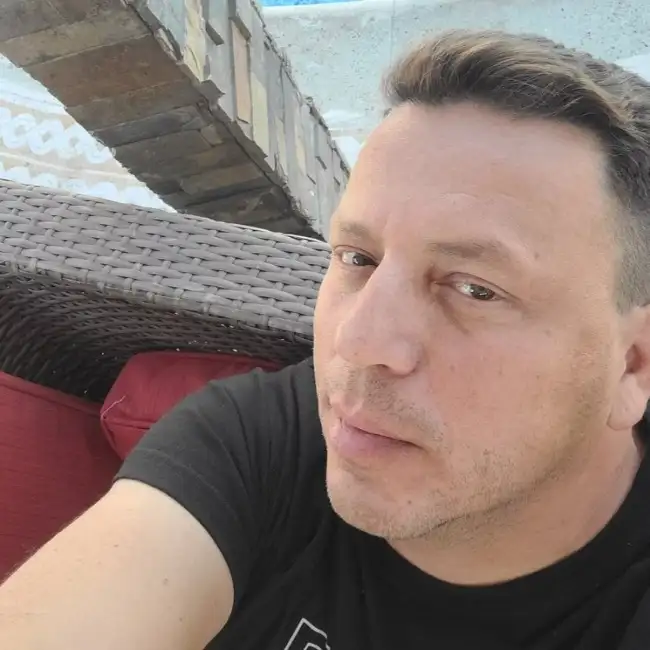 Dan, 46