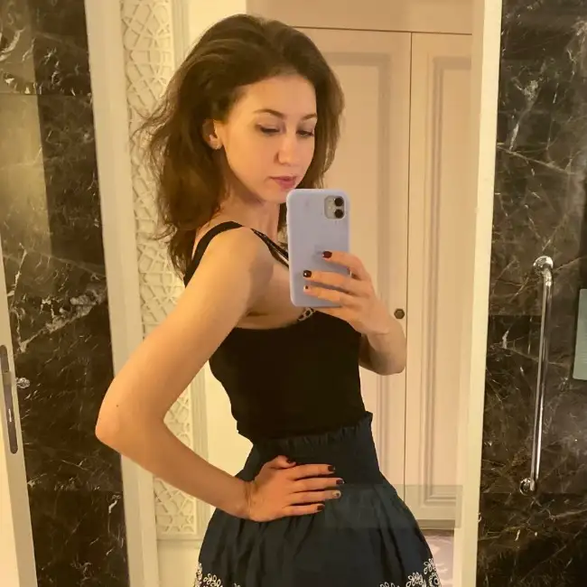 Lana · 37 ·           