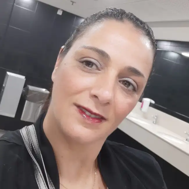מירב · 51 ·           